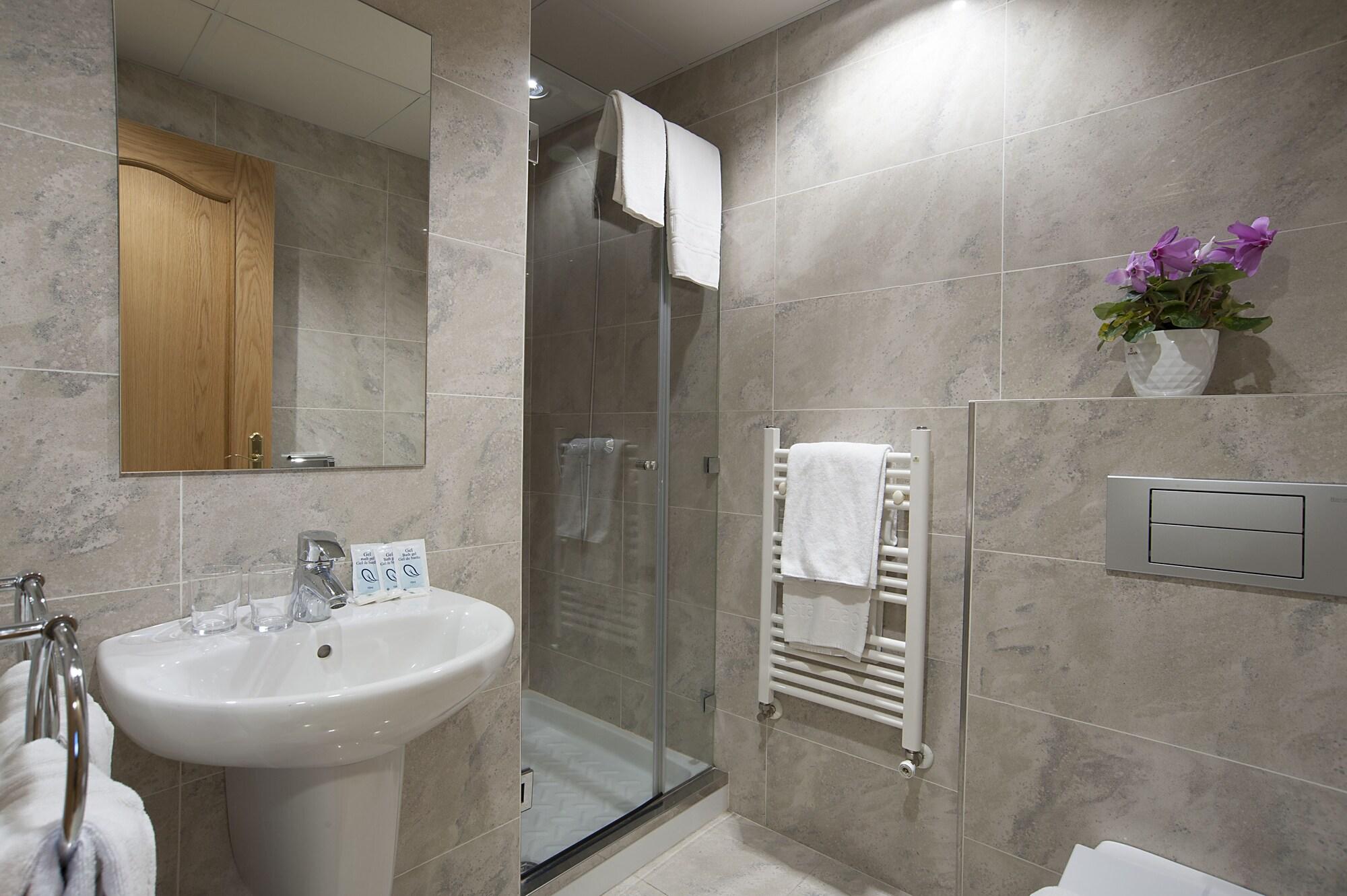 נואיין Iraipe Izaga Hostal מראה חיצוני תמונה