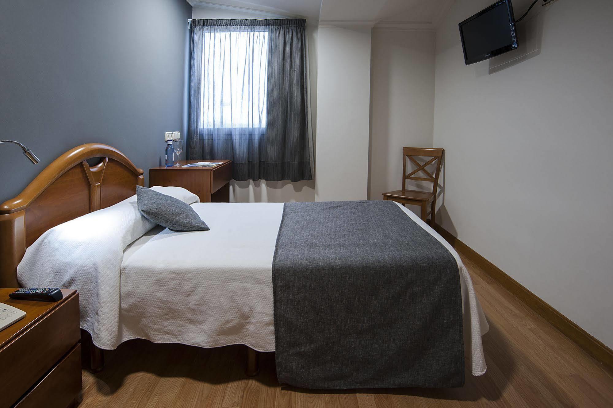 נואיין Iraipe Izaga Hostal מראה חיצוני תמונה